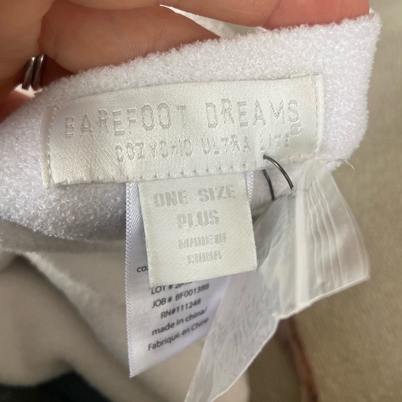 Barefoot Dreams CozyChic Ultra Lite Ocean Breeze Poncho OS Plus in Viole… - Picture 7 of 7